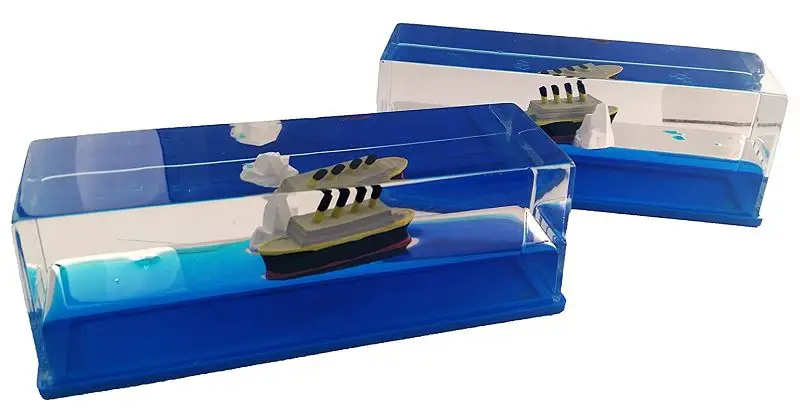 Titanic Liquid Wave Paperweight Desk Toy